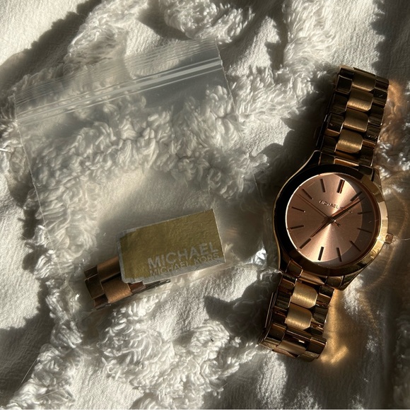 Michael Kors Rose Gold Watch - Picture 6 of 8
